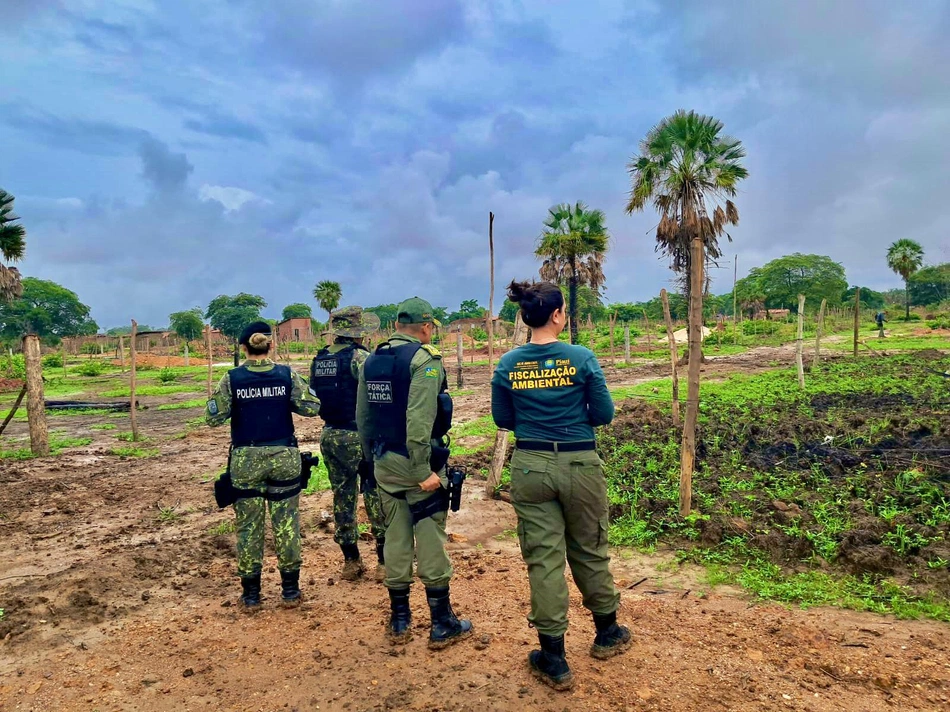 Polícia Ambiental em fiscalização de perfuração irregular de poços na zona Norte de Teresina