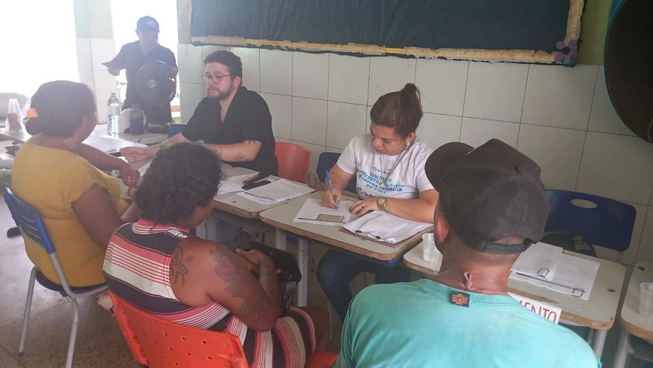 Equipe da Sasc atuando na organização de abrigo e atendimento às famílias afetadas