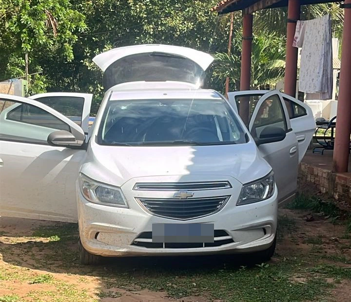 Carro utilizado pelos suspeitos de tentativa de assalto