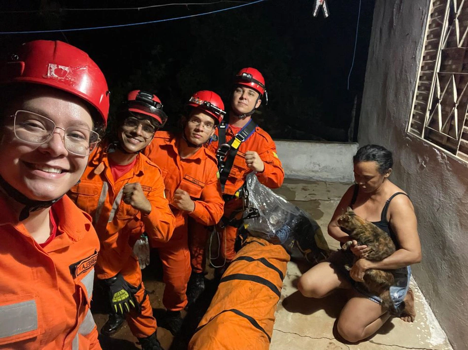 Equipes de Bombeiros em resgate de animais em Picos