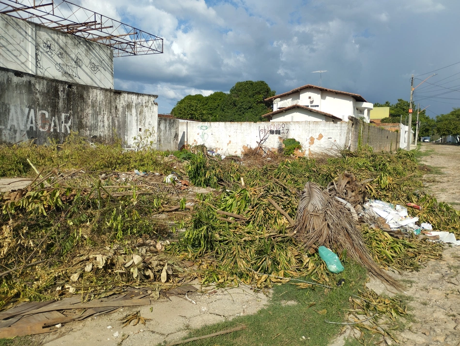 Lixo a céu aberto em Teresina