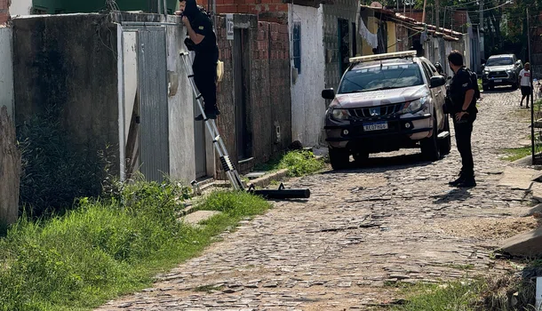 Operação do Denarc prende cinco acusados de roubos e tráfico de drogas em Teresina