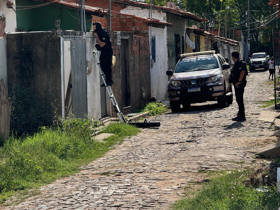 Operação do Denarc prende cinco acusados de roubos e tráfico de drogas em Teresina