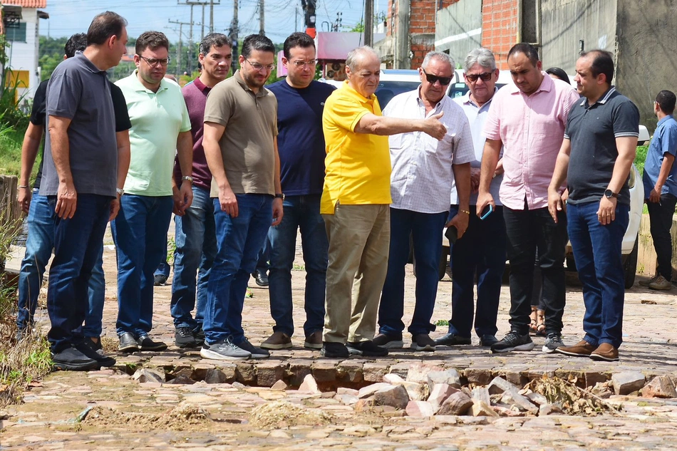 Visita técnica do prefeito de Teresina Silvio Mendes com secretários em áreas afetadas pela chuva