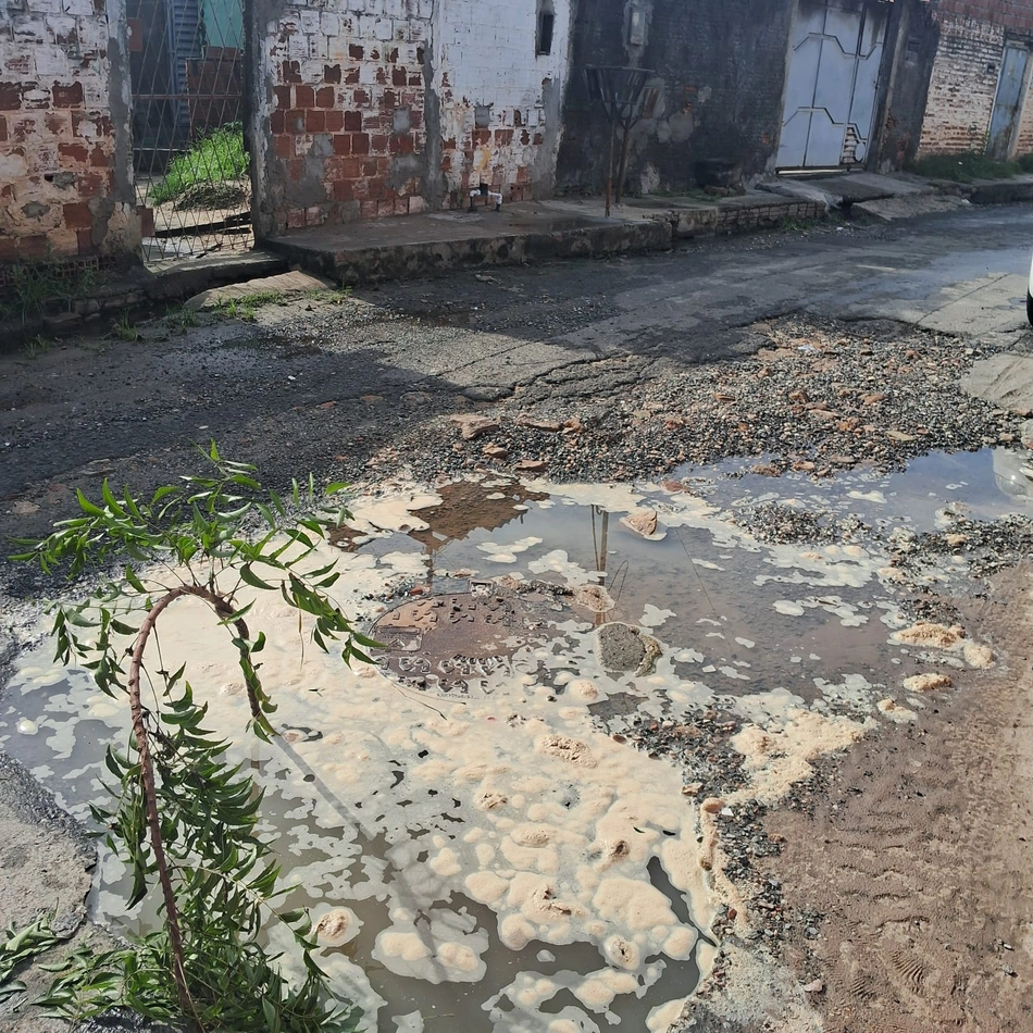 Buraco causa transtornos no bairro Itaperu