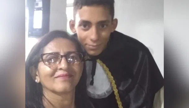 Aprovação de mãe e filho na mesma universidade