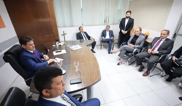 Mesa Diretora da Assembleia Legislativa do Piauí (Alepi) durante reunião