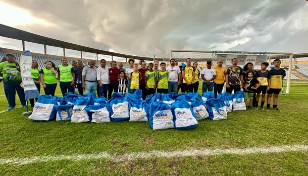 Secepi entrega kits esportivos do Projeto Geração para escolinhas de futebol