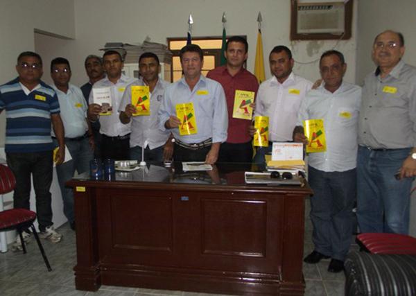 Arinaldo reunido com prefeitos da região de São Raimundo.(Imagem:Reprodução)