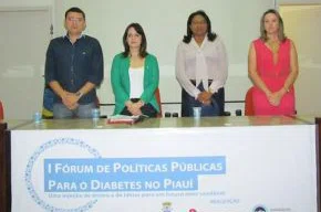 Cláudia Seabra (à direita) em evento que possibilitou a discussão sobre o diabetes