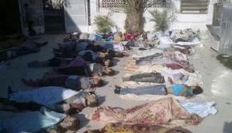 Dezenas de corpos foram encontrados em Daraya, perto de Damasco.