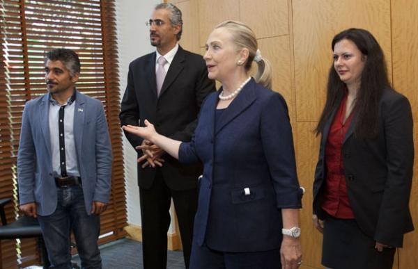 Hillary Clinton se reúne com ativistas sírios na Turquia(Imagem:Jacquelyn Martin/AP)
