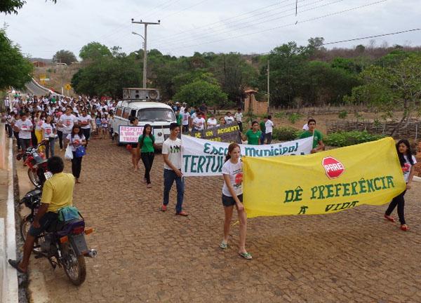 Jovens de Jatobá do Piauí realiza caminhada contra violência no trânsito(Imagem:Dviulgação)