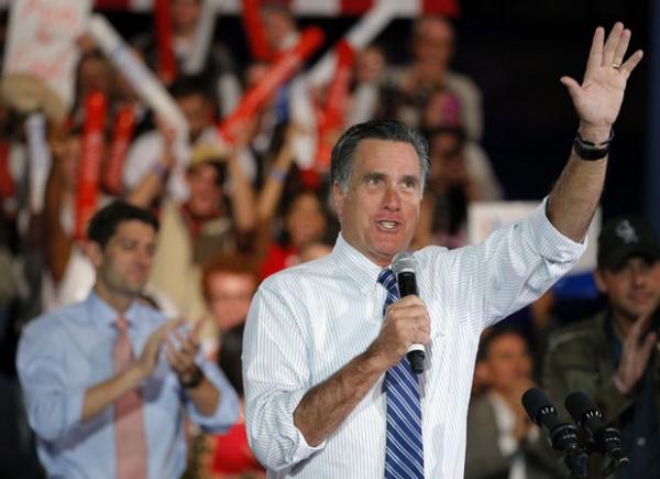 Mitt Romney em evento com eleitores em Morrison, no Colorado, em 23 de outubro. Ao fundo, seu vice, Paul Ryan (Imagem:Reprodução)