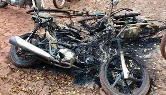 Motocicleta é incendiada em Cocal