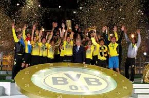 O Borussia conquistou, além do Campeonato, a Copa da Alemanha sobre o Bayern