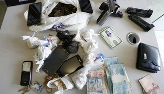 Polícia Civil apreende drogas, dinheiro e armas na Vila Irmã Dulce