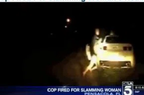 Policial é demitido após bater cabeça de mulher em carro nos EUA