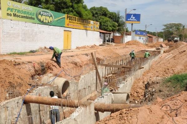 Prefeito vistoria praça e galeria na zona Norte(Imagem:Reprodução)