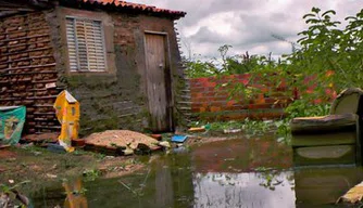 Fortes chuvas deixam  famílias desabrigadas