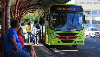 Ônibus voltam a circular em Teresina, após greve